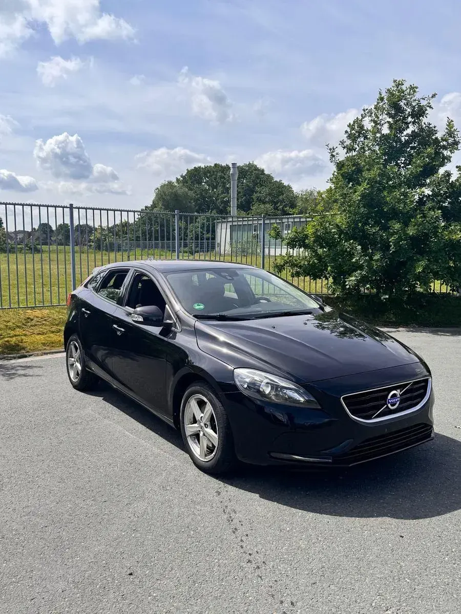 Gebraucht Volvo V40 150 PS (110 kW) 2014 Schwarz Kleinwagen