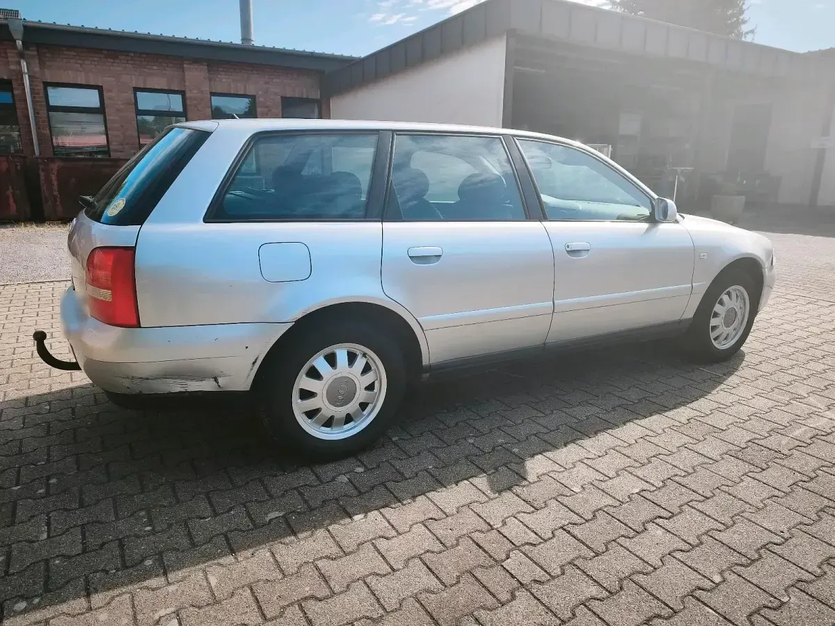 Gebraucht Audi A4 101 PS (74 kW) 1998 Silber Kombi