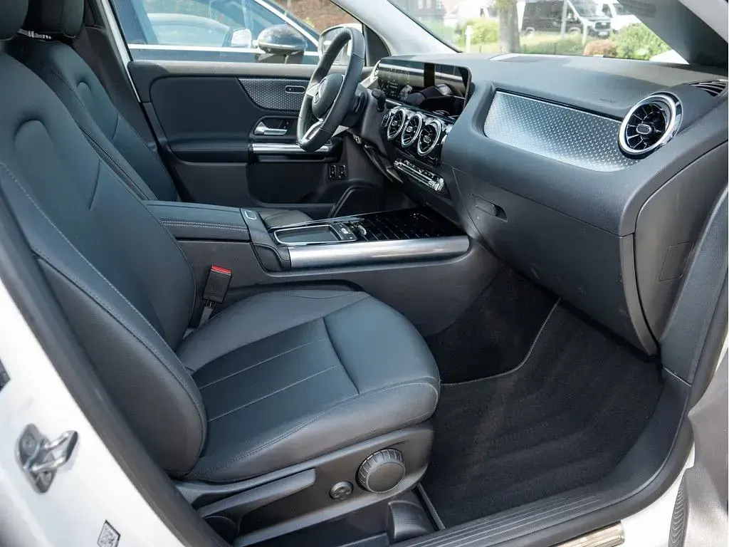 Gebraucht Mercedes GLA250 Advanced 218 PS (160 kW) 2025 Weiss / polarweiß SUV