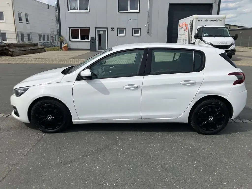 Gebraucht Peugeot 308 Access 102 PS (75 kW) 2019 Weiß Limousine