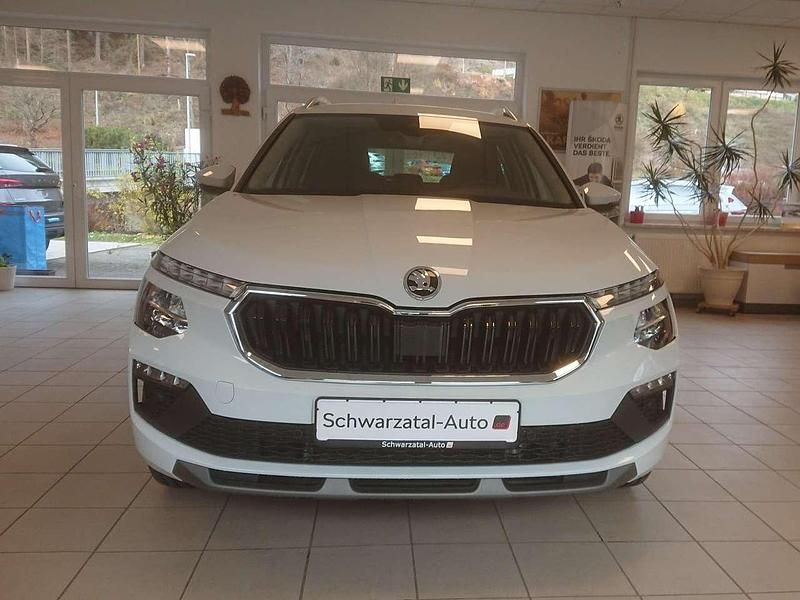 Moonweiss metallic Neu 2025 Skoda Kamiq Selection SUV | 24.690 € (Fairer Preis) - Bild 1/4