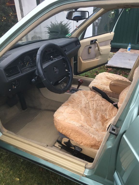 Grün Gebraucht 1990 Mercedes 190 Sportline Limousine | 9.850 € - Bild 1/4