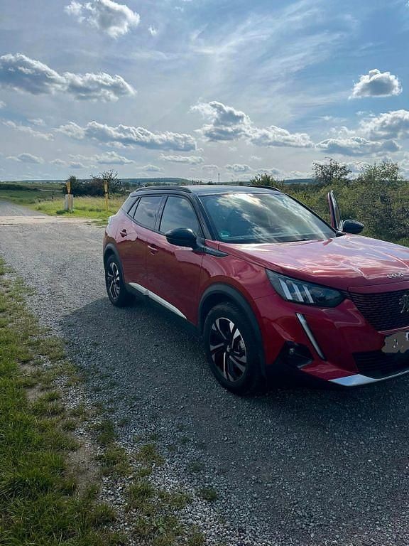 Rot Gebraucht 2022 Peugeot e-2008 GT SUV | 18.990 € (Fairer Preis) - Bild 1/4
