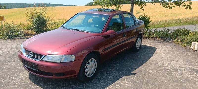 Rot Gebraucht 1997 Opel Vectra Limousine | 1.900 € (Fairer Preis) - Bild 1/4