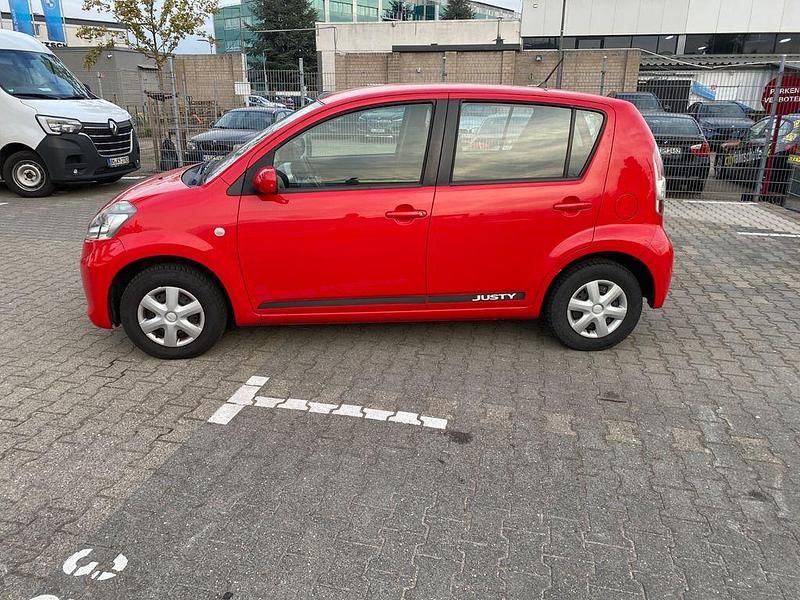 Gebraucht Subaru Justy Trend 69 PS (50 kW) 2010 Rot Kleinwagen