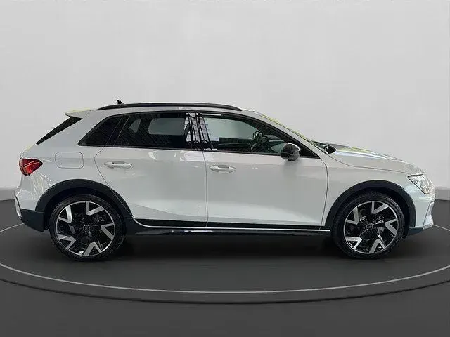 Gebraucht Audi A3 Comfort 150 PS (110 kW) 2025 Weiß Limousine