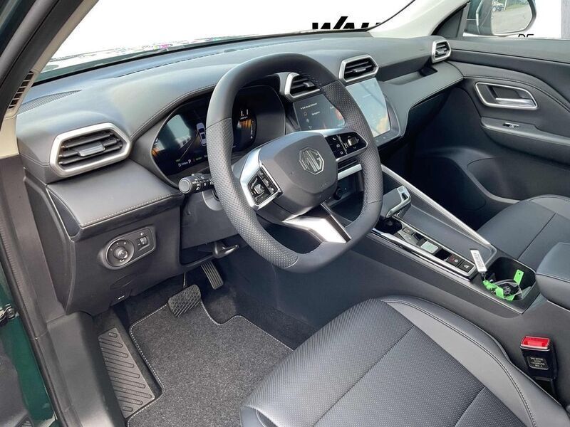 Neu MG ZS Luxury 197 PS (144 kW) 2025 Grün Limousine
