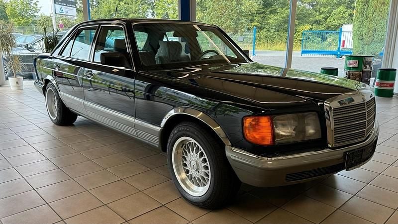 Blau Gebraucht 1984 Mercedes 380 Limousine | 19.999 € - Bild 1/4