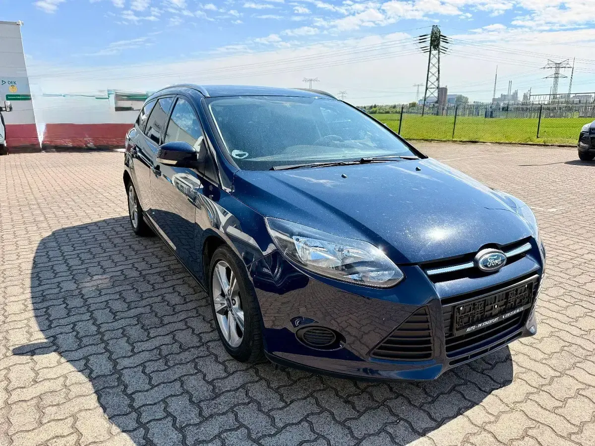 Gebraucht Ford Focus Trend 116 PS (85 kW) 2011 Blau Kombi