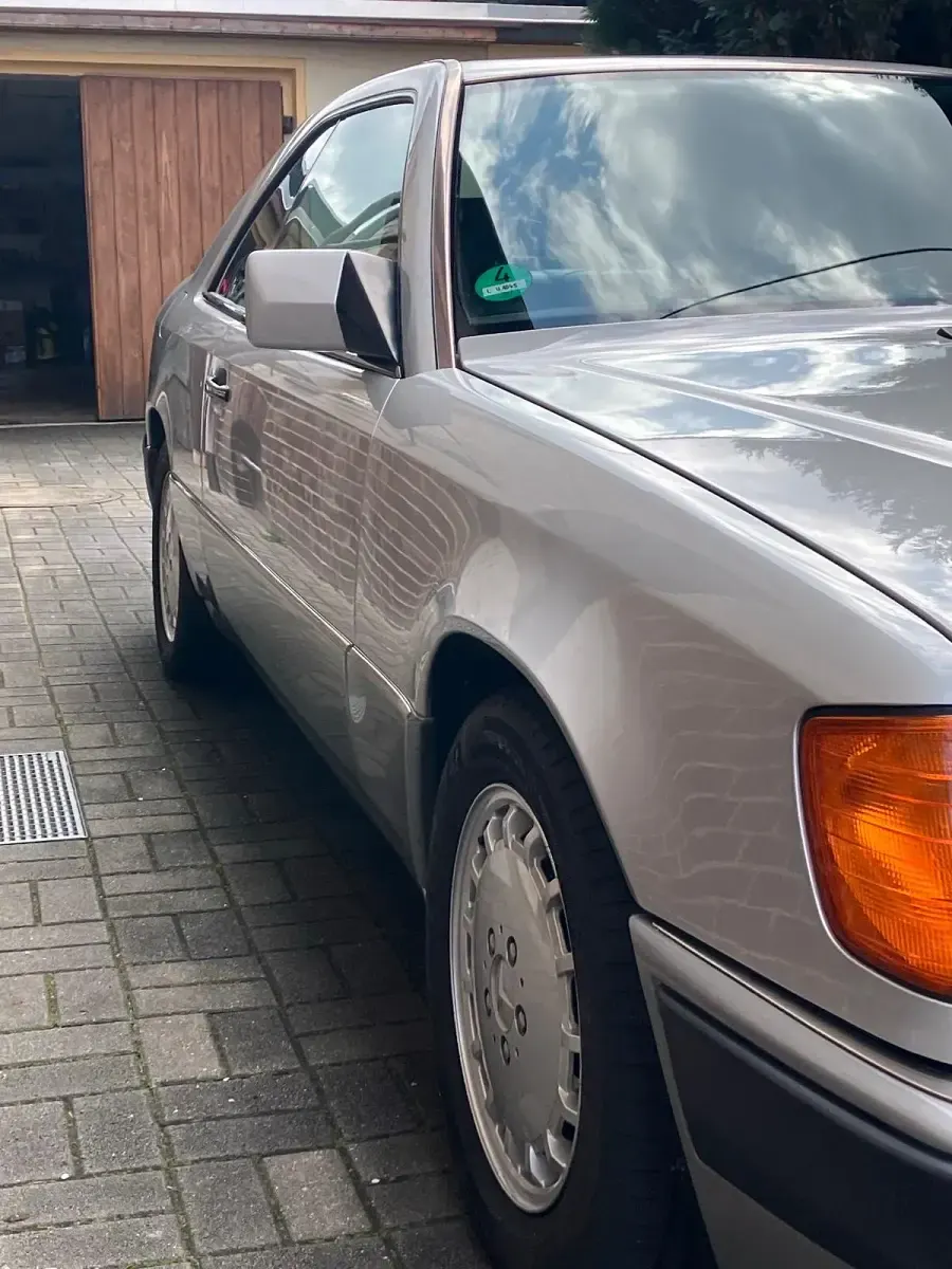 Second-hand Mercedes E300 180 CP (132 kW) 1990 Argintiu Coupe