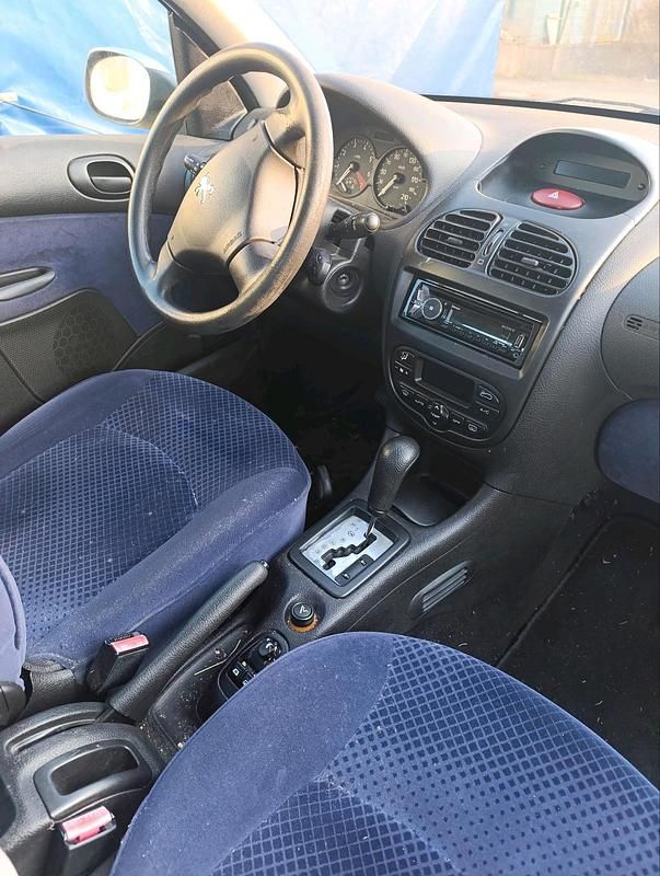 Gebraucht Peugeot 206 75 PS (55 kW) 2003 Silber Kleinwagen
