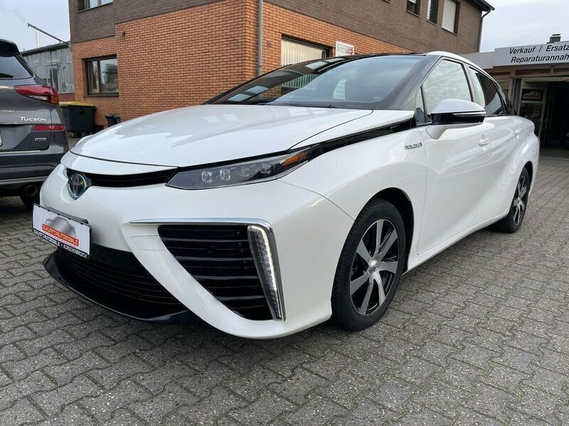 Gebraucht Toyota Mirai 154 PS (113 kW) 2016 Weiß Limousine