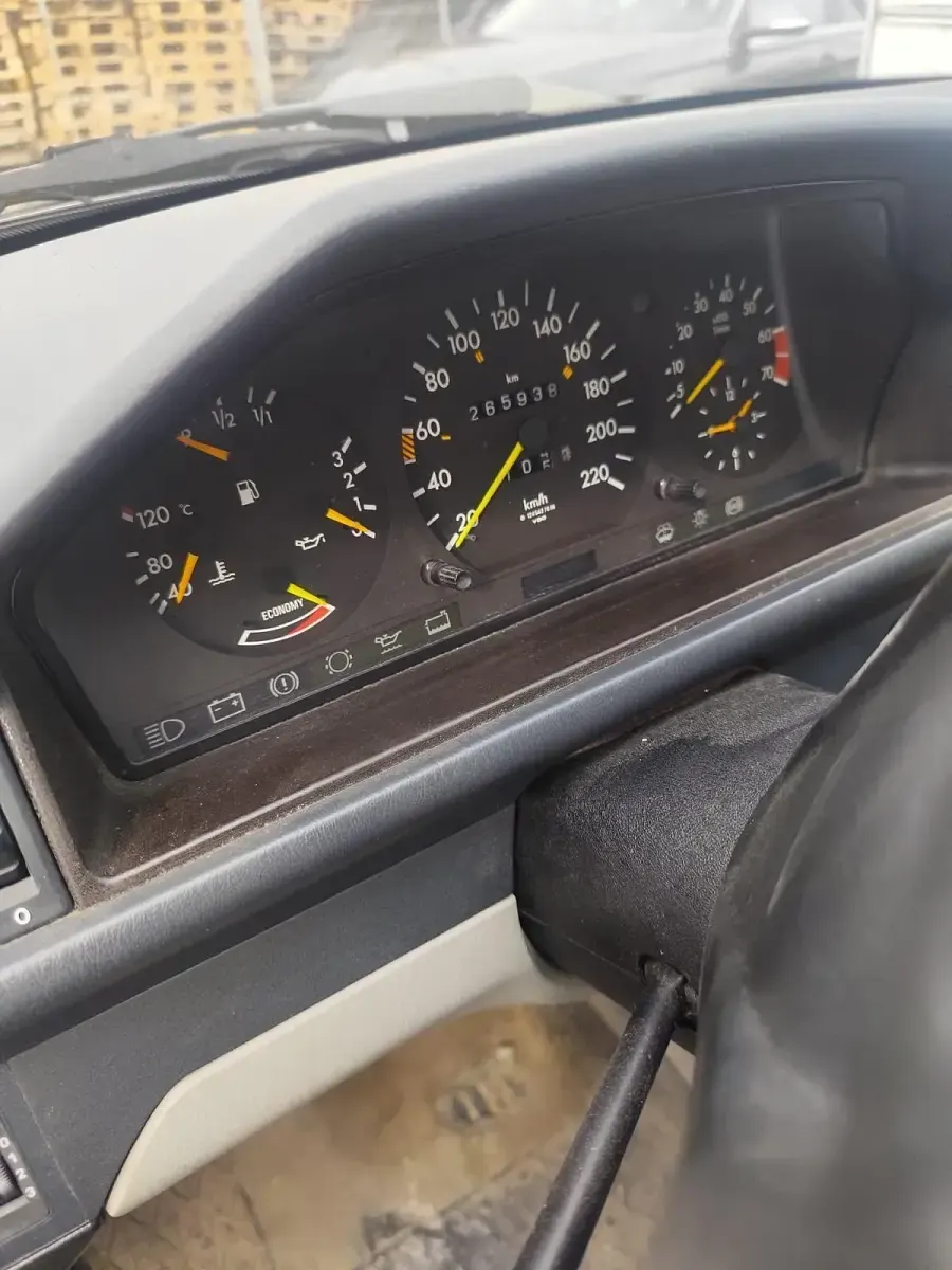 Usata Mercedes E230 1989 Nero Berlina