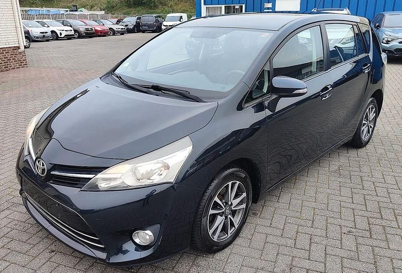 Gebraucht Toyota Verso Executive 124 PS (91 kW) 2013 Blau Van / Kleinbus