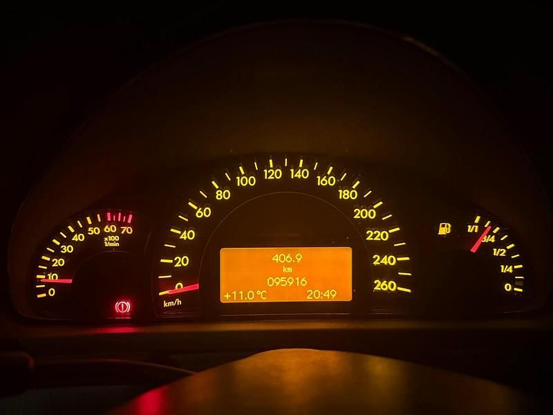 Gebraucht Mercedes C180 129 PS (94 kW) 2001 Silber Limousine