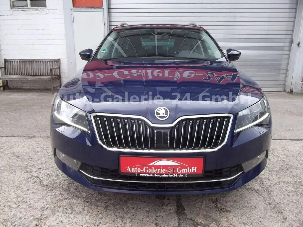 Gebraucht Skoda Superb 179 PS (131 kW) 2016 Blau Kombi