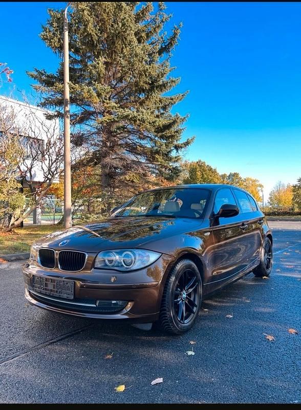 Braun Gebraucht 2010 BMW 116 Kleinwagen | 6.700 € (Teuer) - Bild 1/4