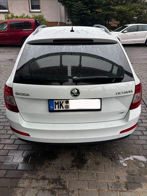 Gebraucht Skoda Octavia Joy 110 PS (80 kW) 2016 Weiß Kleinwagen