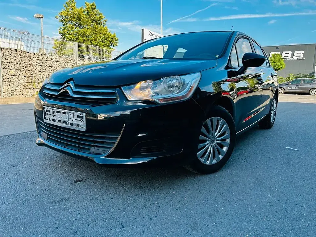 Gebraucht Citroën C4 Attraction 95 PS (69 kW) 2012 Schwarz Limousine