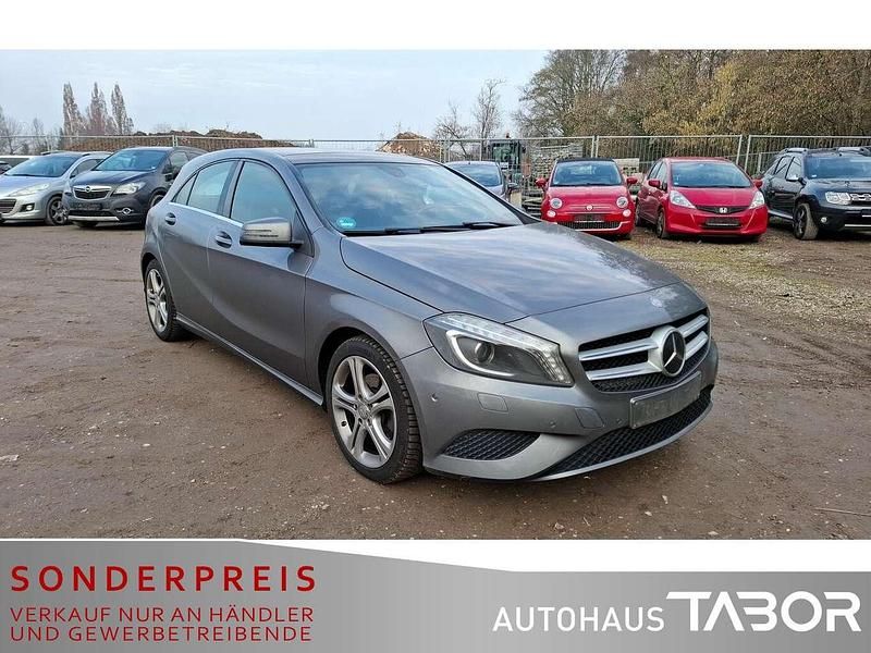 Gebraucht Mercedes A200 Urban 156 PS (114 kW) 2014 Grau Limousine