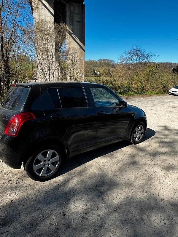 Gebraucht Suzuki Swift 92 PS (67 kW) 2009 Schwarz Kleinwagen