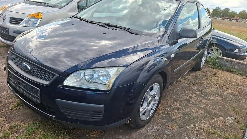 Blau Gebraucht 2006 Ford Focus Trend Limousine | 2.300 € (Fairer Preis) - Bild 1/4
