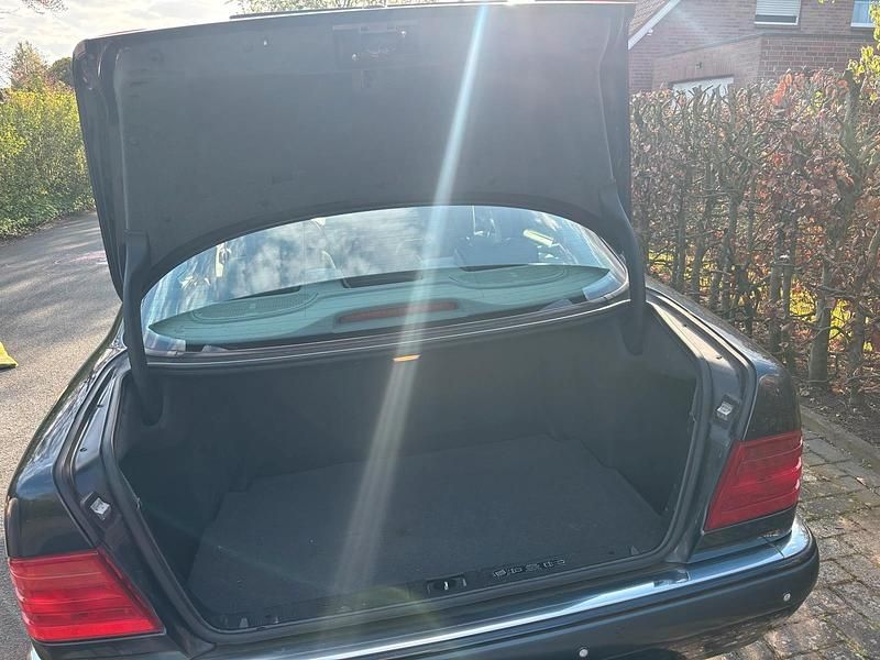 Gebraucht Mercedes E200 Elegance 136 PS (100 kW) 1998 Schwarz Limousine