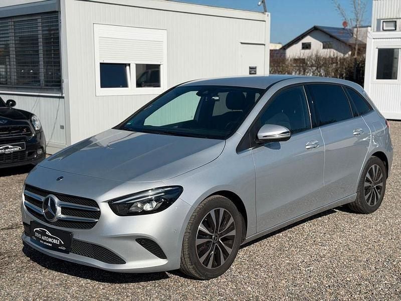 Gebraucht Mercedes B200 150 PS (110 kW) 2022 Silber Van / Kleinbus