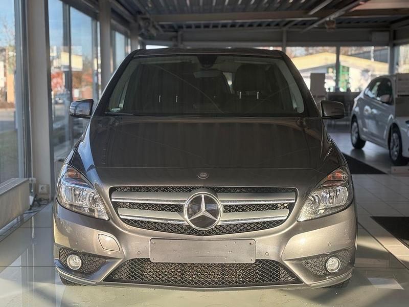 Gebraucht Mercedes B200 156 PS (114 kW) 2012 Grau Van / Kleinbus