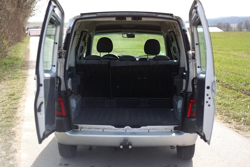 Gebraucht Peugeot Partner 90 PS (66 kW) 2001 Silber Van / Kleinbus