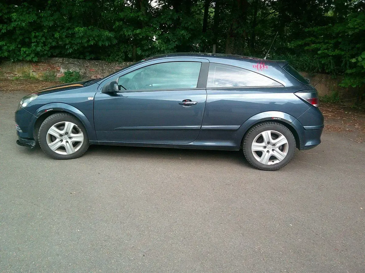 Gebraucht Opel Astra GTC 116 PS (85 kW) 2009 Limousine