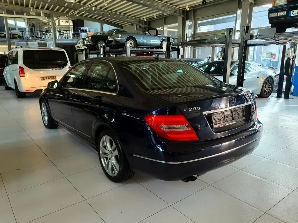 Gebraucht Mercedes C200 136 PS (100 kW) 2013 Blau Limousine