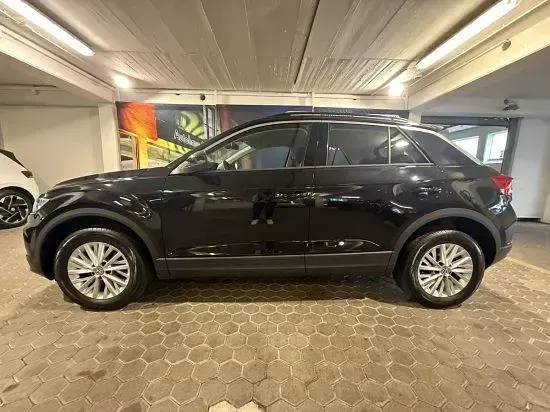 Second-hand VW T-Roc Basis 150 CP (110 kW) 2018 Negru SUV