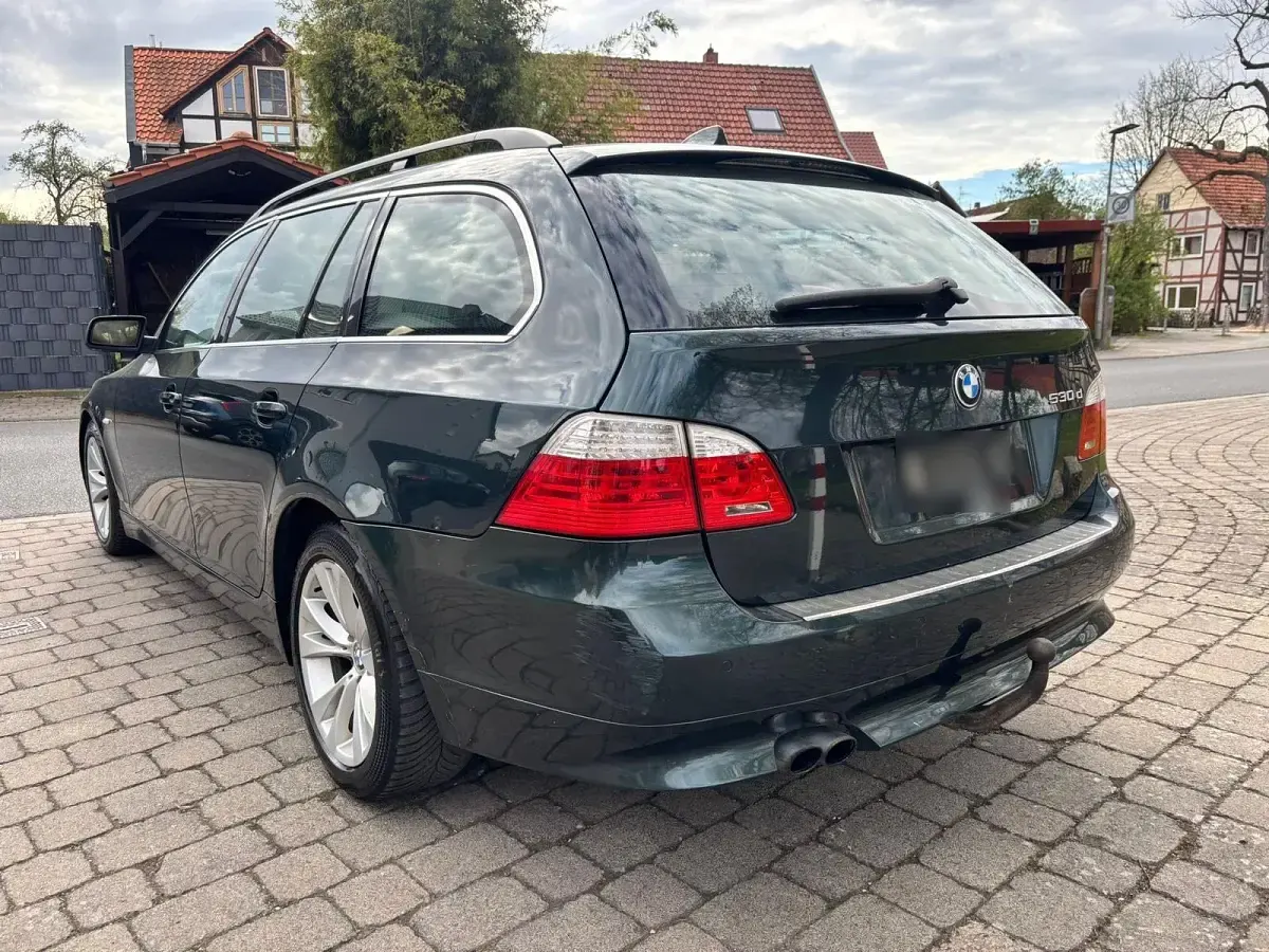 Gebraucht BMW 530 235 PS (172 kW) 2008 Grün Kombi