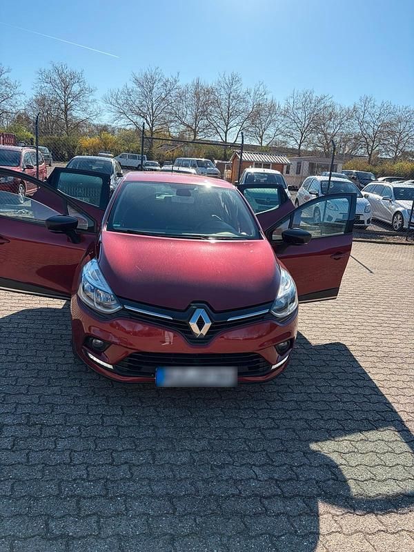 Gebraucht Renault Clio IV 90 PS (66 kW) 2017 Rot Limousine