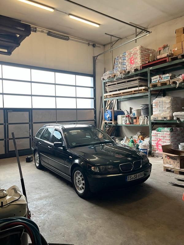 Schwarz Gebraucht 2005 BMW 318 Kombi | 1.100 € (Guter Preis) - Bild 1/4