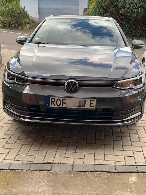 Grau Gebraucht 2022 VW Golf VIII GTE Limousine | 22.900 € (Superpreis) - Bild 1/4