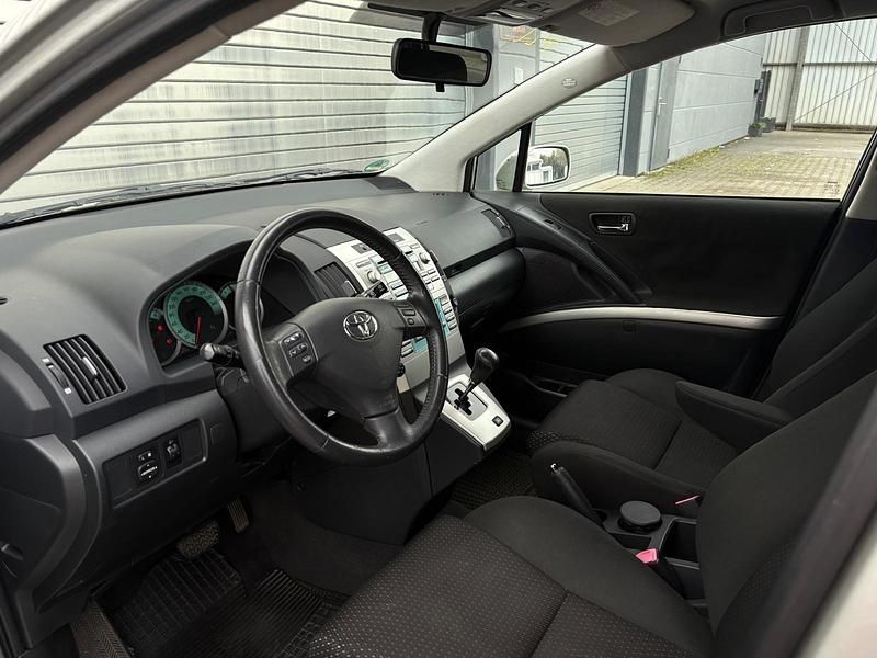 Gebraucht Toyota Corolla Verso Team 129 PS (94 kW) 2008 Silber Van / Kleinbus