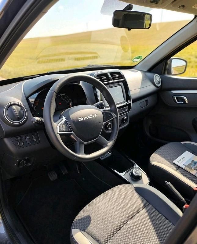 Usado Dacia Spring Essentiel 33 kW (45 CV) 2023 Negro Utilitario