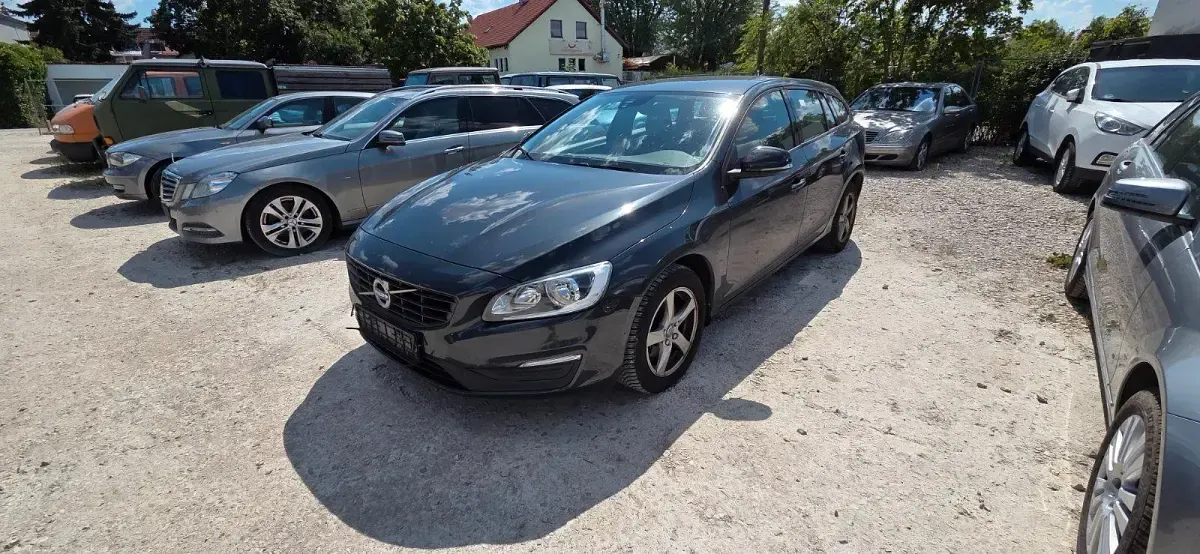 Gebraucht Volvo V60 120 PS (88 kW) 2016 Grau Kombi