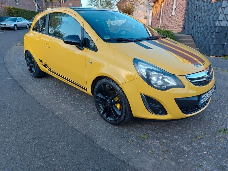 Gelb Gebraucht 2014 Opel Corsa Color Edition Kleinwagen | 4.560 € (Fairer Preis) - Bild 1/4