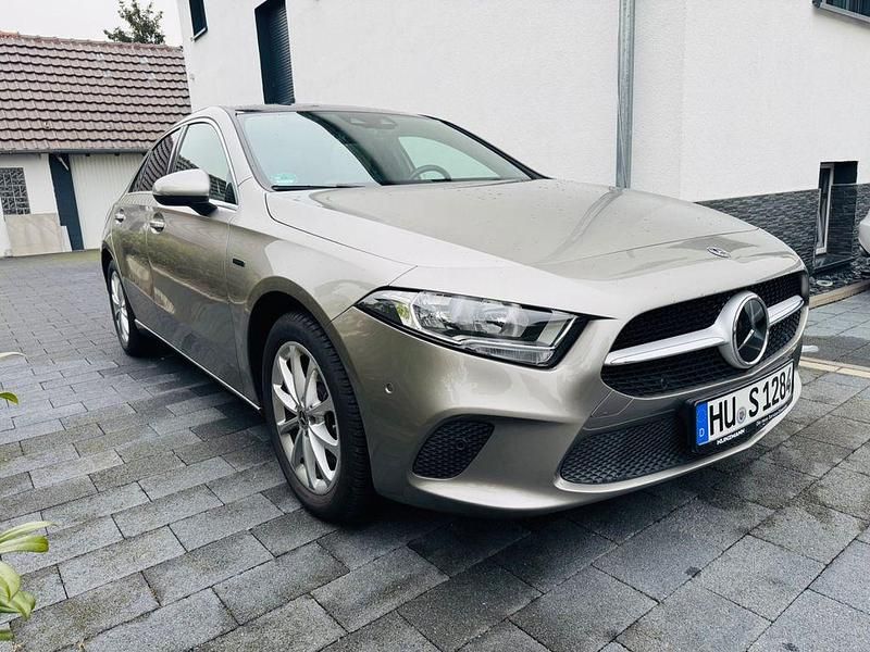 Gebraucht Mercedes A250 218 PS (160 kW) 2020 Beige Limousine