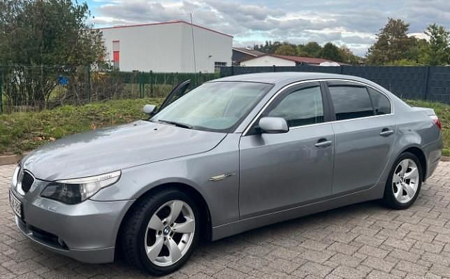 Grau Gebraucht 2003 BMW 525 Sport Line Limousine | 3.999 € (Guter Preis) - Bild 1/4