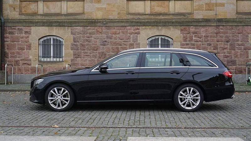 Gebraucht Mercedes E300 245 PS (180 kW) 2020 Schwarz  040 Kombi