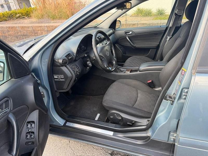 Gebraucht Mercedes C180 143 PS (105 kW) 2006 Blau Limousine