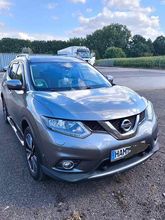 Grau Gebraucht 2015 Nissan X-Trail 360º SUV | 10.800 € (Fairer Preis) - Bild 1/4