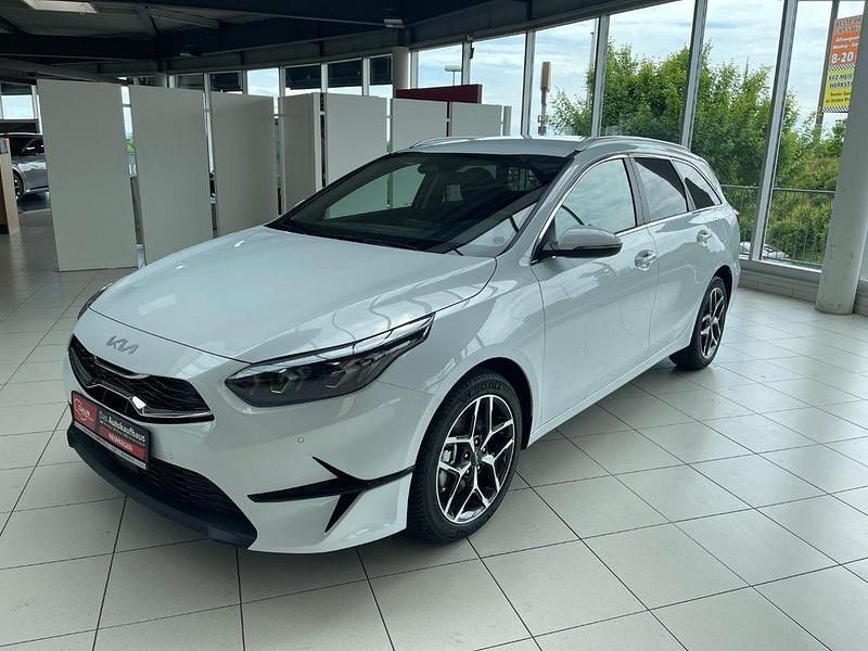 Carraraweiss Neu 2025 Kia Ceed Sportswagon 4 Kombi | 28.170 € (Fairer Preis) - Bild 1/4
