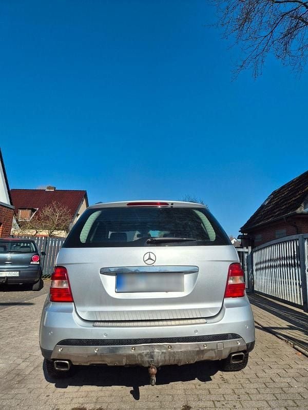 Gebraucht Mercedes ML320 224 PS (164 kW) 2006 Silber SUV