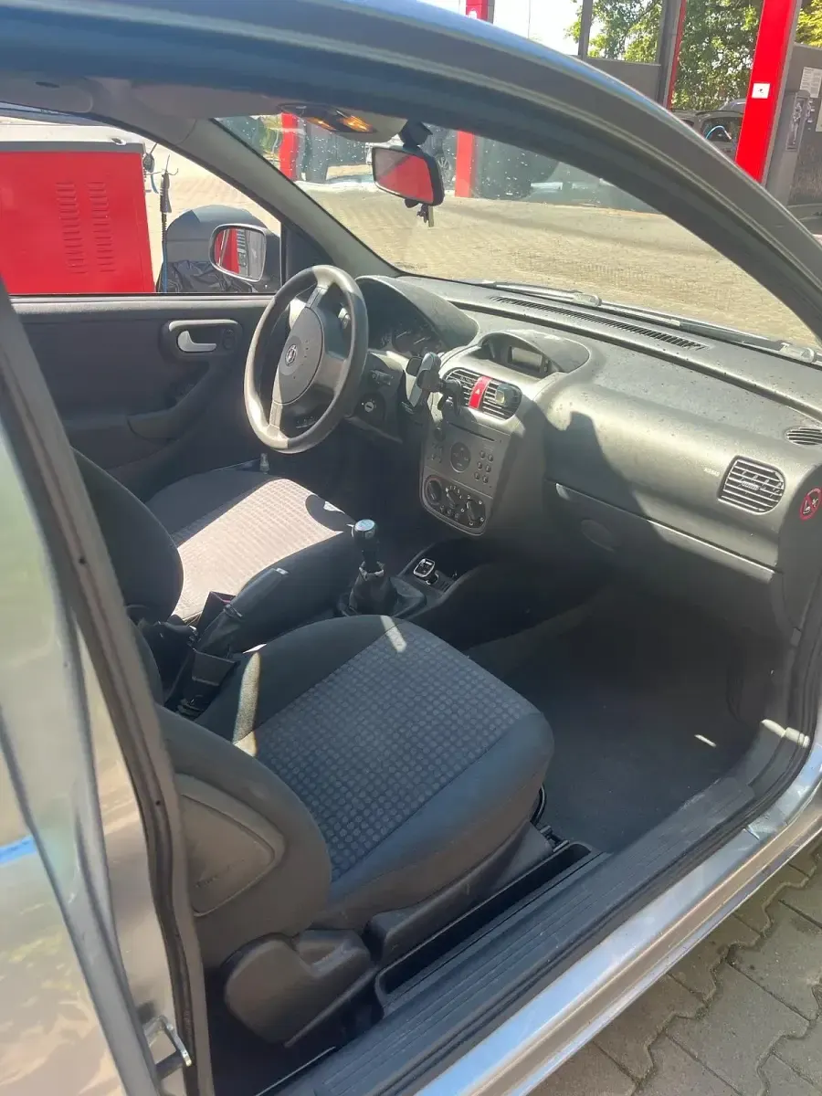 Gebraucht Opel Corsa 80 PS (58 kW) 2003 Silber Kleinwagen