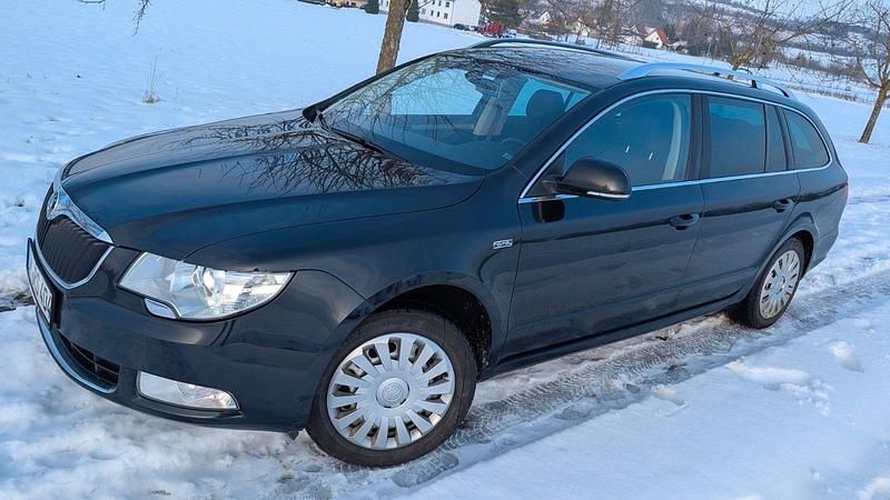 Gebraucht Skoda Superb 140 PS (102 kW) 2012 Schwarz Kombi